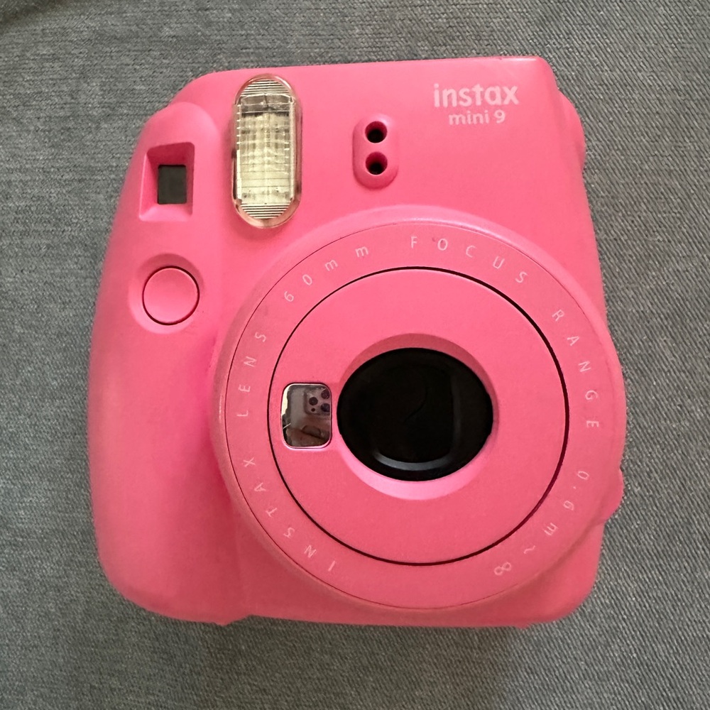 Instax Mini 9 in Bright Pink